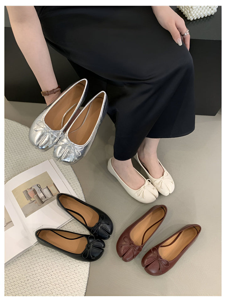 Image de chaussures plates à bout fendu pour femmes, incluant des ballerines argentées, ivoire, noires et marron. Vue d'ensemble de différents styles et couleurs de chaussures confortables. Idéal pour la mode et les tendances., 45286631932085,45286631964853,45286631997621,45286632030389,45286632063157,45286632095925,45286632128693,45286632161461,45286632194229,45286632226997,45286632259765,45286632292533,45286632325301,45286632358069,45286632390837,45286632423605,45286632456373,45286632489141,45286632