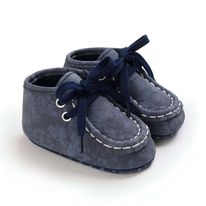 Chaussures bébé bleu marine à lacets, style mocassins. Idéales pour les premiers pas avec leur design élégant et confortable., 45286820249781,45286820282549,45286820315317,45286820348085,45286820380853,45286820413621,45286820446389,45286820479157,45286820511925,45286820544693,45286820577461,45286820610229,45286820642997,45286820675765,45286820708533,45286820741301,45286820774069,45286820806837