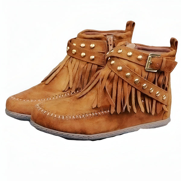 Paire de bottines marron style mocassins avec franges, ornements dorés et une boucle sur le côté. Chaussures pour femme au look bohème et décontracté., 45286979731637,45286979764405,45286979797173,45286979829941,45286979862709,45286979895477,45286979928245,45286979961013,45286979993781,45286980026549,45286980059317,45286980092085,45286980124853,45286980157621,45286980190389,45286980223157,45286980255925,45286980288693,45286980321461,45286980354229,45286980386997,45286980419765,45286980452533,4528698