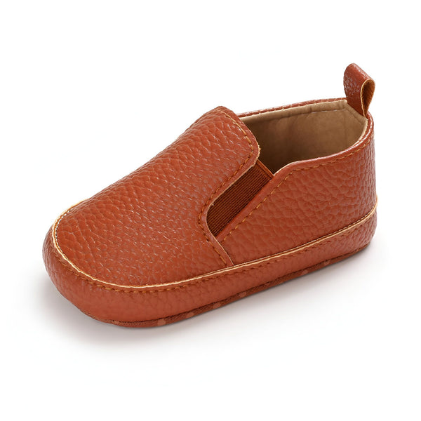 Mocassin pour bébé marron en cuir avec élastique. Chaussure pour enfant confortable et élégante. Idéale pour les premiers pas de bébé., 45286821560501,45286821593269,45286821626037,45286821658805,45286821691573,45286821724341,45286821757109,45286821789877,45286821822645,45286821855413,45286821888181,45286821920949,45286821953717,45286821986485,45286822019253,45286822052021,45286822084789,45286822117557