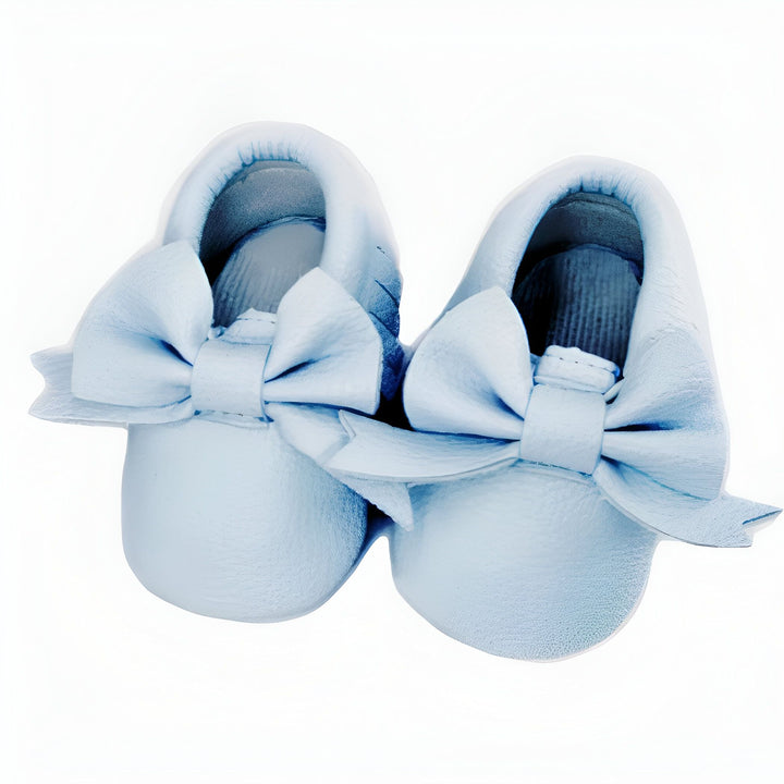 Chaussures de bébé bleues avec nœuds. Petits chaussons élégants pour nouveau-né. Idée cadeau naissance originale et tendance. Accessoires mode pour bébé., 45287083966645,45287083999413,45287084032181,45287084064949,45287084097717,45287084130485,45287084163253,45287084196021,45287084228789,45287084261557,45287084294325,45287084327093,45287084359861,45287084392629,45287084425397,45287084458165,45287084490933,45287084523701,45287084556469,45287084589237,45287084622005,45287084654773,45287084687541,4