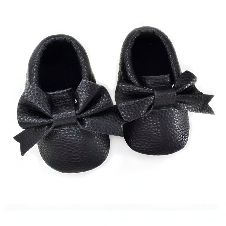 Chaussons pour bébé noirs en cuir avec noeuds décoratifs. Chaussures souples et confortables pour nouveau-nés et nourrissons. Idéal pour les premières sorties et les photos de bébé., 45287083966645,45287083999413,45287084032181,45287084064949,45287084097717,45287084130485,45287084163253,45287084196021,45287084228789,45287084261557,45287084294325,45287084327093,45287084359861,45287084392629,45287084425397,45287084458165,45287084490933,45287084523701,45287084556469,45287084589237,45287084622005,4528
