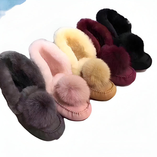 Mocassins d'intérieur en fausse fourrure colorés avec pompons. Chaussons confortables pour femmes en gris, rose, beige, bordeaux et noir., 45286954467509,45286954500277,45286954533045,45286954565813,45286954598581,45286954631349,45286954664117,45286954696885,45286954729653,45286954762421,45286954795189,45286954827957,45286954860725,45286954893493,45286954926261,45286954959029,45286954991797,45286955024565,45286955057333,45286955090101,45286955122869,45286955155637,45286955188405,45286955221173,452869552