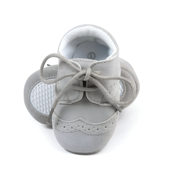 Chaussures de bébé grises à lacets, style Richelieu. Idéales pour les premiers pas de votre enfant. Confortables et élégantes, parfaites pour les occasions spéciales., 45286817824949,45286817857717,45286817890485,45286817923253,45286817956021,45286817988789,45286818021557,45286818054325,45286818087093,45286818119861,45286818152629,45286818185397