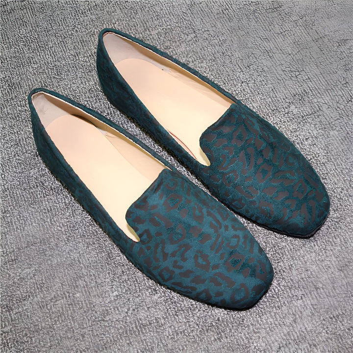 Paire d'élégantes chaussures plates vert émeraude à motif léopard, parfaites pour un look décontracté chic. Confortables et tendance, ces chaussures sont un must-have pour votre garde-robe., 45286833717429,45286833750197,45286833782965,45286833815733,45286833848501,45286833881269,45286833914037,45286833946805,45286833979573,45286834012341,45286834045109,45286834077877,45286834110645,45286834143413,45286834176181,45286834208949,45286834241717,45286834274485,45286834307253,45286834340021,452868343727