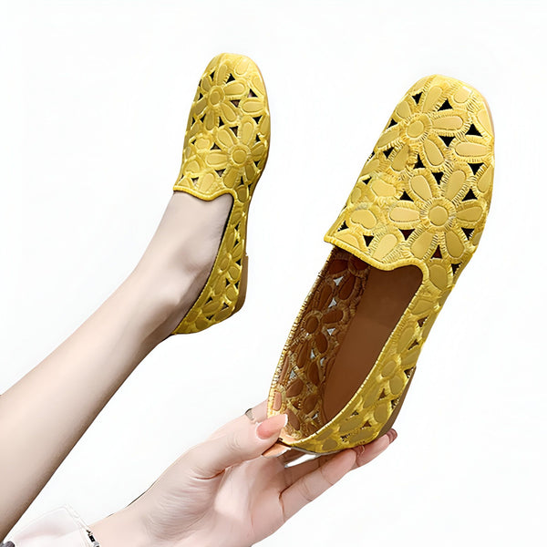 Image de deux chaussures plates jaunes à motifs floraux découpés, présentées dans une pose aérienne. Chaussures ajourées, légères, idéales pour l'été. Mode féminine., 45286947651765,45286947684533,45286947717301,45286947750069,45286947782837,45286947815605,45286947848373,45286947881141,45286947913909,45286947979445,45286948012213,45286948044981,45286948077749,45286948110517,45286948143285,45286948176053,45286948208821,45286948241589,45286948274357,45286948307125,45286948339893,45286948372661,