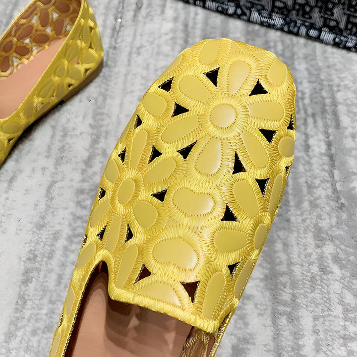 Mocassins en cuir jaune ajouré avec motif floral. Chaussures d'été élégantes et confortables. Détail de découpes géométriques. Mode femme, chaussures décontractées. Style unique et aéré., 45286947651765,45286947684533,45286947717301,45286947750069,45286947782837,45286947815605,45286947848373,45286947881141,45286947913909,45286947979445,45286948012213,45286948044981,45286948077749,45286948110517,45286948143285,45286948176053,45286948208821,45286948241589,45286948274357,45286948307125,452869483