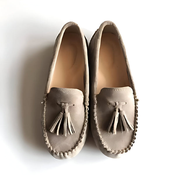 Image de deux mocassins beiges à glands pour femmes, sur un fond blanc. Chaussures décontractées et élégantes, parfaites pour le printemps et l'été., 45286878445749,45286878478517,45286878511285,45286878544053,45286878576821,45286878609589,45286878642357,45286878675125,45286878707893,45286878740661,45286878773429,45286878806197,45286878838965,45286878871733,45286878904501,45286878937269,45286878970037,45286879002805,45286879035573,45286879068341,45286879101109,45286879133877,45286879166645,45286879