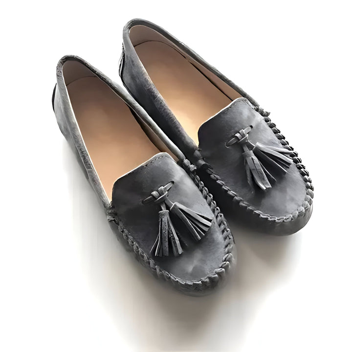 Mocassins en cuir gris avec glands. Chaussures plates pour femmes, confortables et élégantes. Mode et style décontracté., 45286878445749,45286878478517,45286878511285,45286878544053,45286878576821,45286878609589,45286878642357,45286878675125,45286878707893,45286878740661,45286878773429,45286878806197,45286878838965,45286878871733,45286878904501,45286878937269,45286878970037,45286879002805,45286879035573,45286879068341,45286879101109,45286879133877,45286879166645,45286879199413,45286879232181,452868792