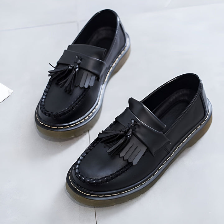 Mocassins noirs à glands pour femme. Chaussures de ville classiques et élégantes en cuir. Idéales pour un look chic et décontracté., 45286711361717,45286711394485,45286711427253,45286711460021,45286711492789,45286711525557