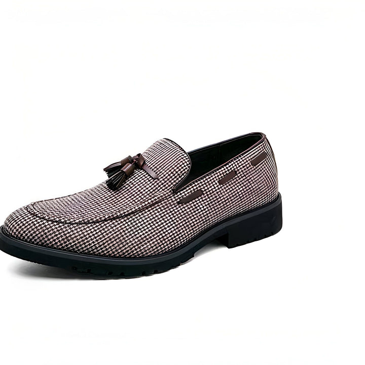 Mocassin homme à carreaux avec pompon, chaussure élégante en cuir marron et noir pour un style raffiné. Idéal pour un look décontracté chic ou professionnel., 45286848168117,45286848200885,45286848233653,45286848266421,45286848299189,45286848331957,45286848364725