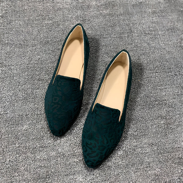 Deux chaussures plates vert foncé avec motif floral sur fond gris., 45286832668853,45286832701621,45286832734389,45286832767157,45286832799925,45286832832693,45286832865461,45286832898229,45286832930997,45286832963765,45286832996533,45286833029301,45286833062069,45286833094837,45286833127605,45286833160373,45286833193141,45286833225909,45286833258677,45286833291445,45286833324213,45286833356981,45286833389749,45286833422517,45286833455285,45286833488053,45286833520821,45286833553589,45286833586357,452868