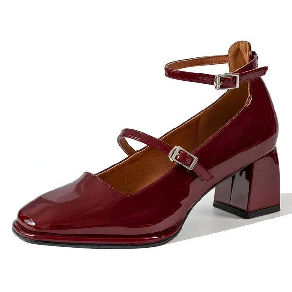 Chaussure à talon carré bordeaux verni avec brides et boucles argentées. Style rétro et élégant., 45286705823925,45286705856693,45286705889461,45286705922229,45286705954997,45286705987765,45286706020533,45286706053301,45286706086069,45286706118837,45286706151605,45286706184373,45286706217141,45286706249909,45286706282677