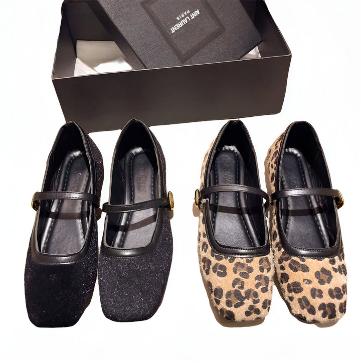 Deux paires d'élégantes ballerines Mary Jane avec brides, une noire scintillante et l'autre à motif léopard. Boîte Saint Laurent Paris en arrière-plan., 45286705430709,45286705463477,45286705496245,45286705529013,45286705561781,45286705594549,45286705627317,45286705660085,45286705692853,45286705725621,45286705758389,45286705791157