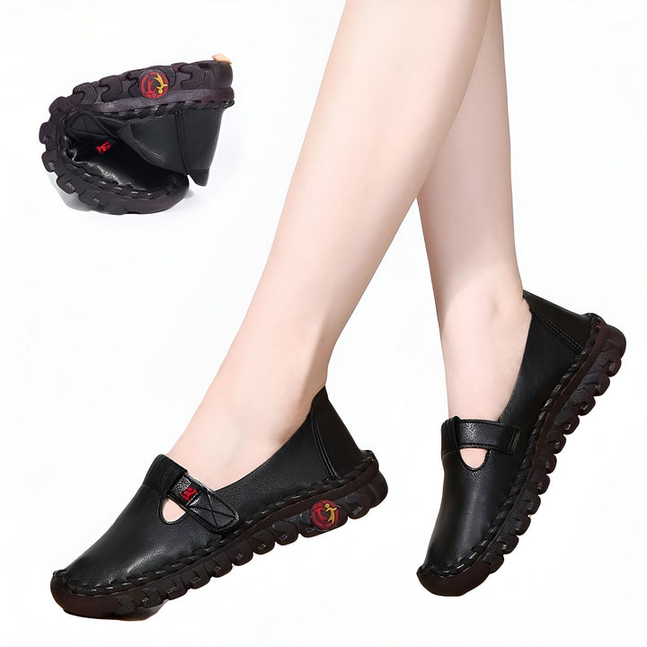 Image de chaussures en cuir noir confortables pour femmes, avec une semelle souple et un design élégant. On voit les chaussures portées et pliées pour montrer leur flexibilité., 45286743376053,45286743408821,45286743441589,45286743474357,45286743507125,45286743539893,45286743572661,45286743605429,45286743638197,45286743670965,45286743703733,45286743736501,45286743769269,45286743802037,45286743834805,45286743867573,45286743900341,45286743933109,45286743965877,45286743998645,45286744031413,452867440641