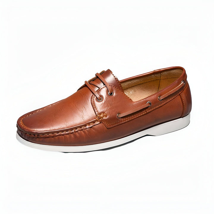 Chaussure bateau en cuir marron pour homme, style décontracté avec lacets et semelle blanche. Chaussures élégantes pour le quotidien ou les occasions spéciales., 45287024951477,45287024984245,45287025017013,45287025049781,45287025082549,45287025115317,45287025148085,45287025180853,45287025213621,45287025246389,45287025279157,45287025311925,45287025344693,45287025377461,45287025410229