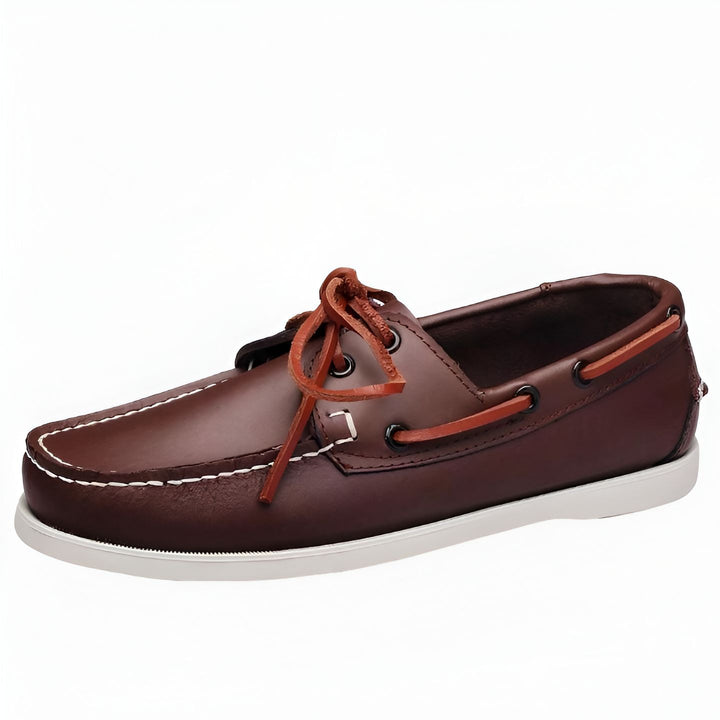 Chaussure bateau en cuir marron avec lacets en cuir et semelle blanche. Mocassin classique pour homme, idéal pour un look décontracté et élégant. Style nautique intemporel., 45287031963829,45287031996597,45287032029365,45287032062133,45287032094901,45287032127669,45287032160437,45287032193205,45287032225973,45287032258741,45287032291509,45287032324277,45287032357045,45287032389813,45287032422581,45287032455349,45287032488117,45287032520885,45287032553653,45287032586421,45287032619189,45287032651957,4