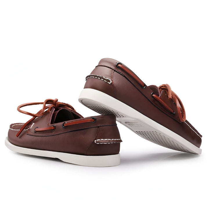 Mocassins bateau en cuir marron pour homme. Chaussures élégantes avec lacets en cuir et semelle blanche. Chaussures décontractées et confortables pour le quotidien., 45287031963829,45287031996597,45287032029365,45287032062133,45287032094901,45287032127669,45287032160437,45287032193205,45287032225973,45287032258741,45287032291509,45287032324277,45287032357045,45287032389813,45287032422581,45287032455349,45287032488117,45287032520885,45287032553653,45287032586421,45287032619189,45287032651957,4528703268