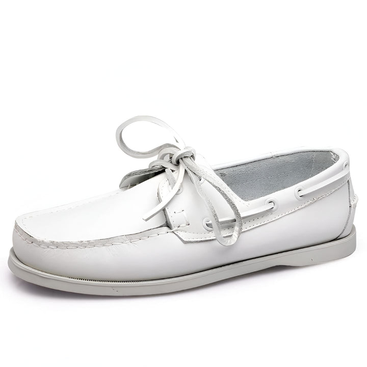 Mocassin bateau blanc en cuir avec lacets, parfait pour un style décontracté chic. Chaussure d'été confortable et élégante., 45287031963829,45287031996597,45287032029365,45287032062133,45287032094901,45287032127669,45287032160437,45287032193205,45287032225973,45287032258741,45287032291509,45287032324277,45287032357045,45287032389813,45287032422581,45287032455349,45287032488117,45287032520885,45287032553653,45287032586421,45287032619189,45287032651957,45287032684725,45287032717493,45287032750261,4528