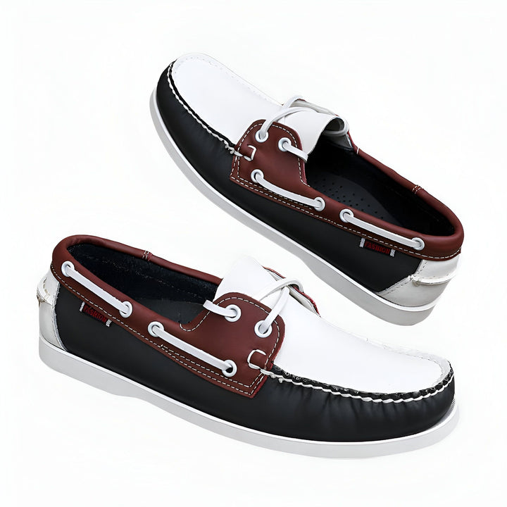 Deux mocassins bateau multicolores avec lacets blancs et semelles blanches. Ces chaussures élégantes sont parfaites pour une tenue décontractée., 45287040745653,45287040778421,45287040811189,45287040843957,45287040876725,45287040909493,45287040942261,45287040975029