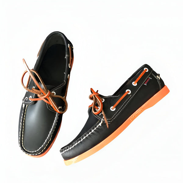 Deux chaussures bateau noires avec lacets orange et semelles orange vif. Style décontracté, élégant et confortable. Parfaites pour une journée en mer ou une promenade en ville., 45286756843701,45286756876469,45286756909237,45286756942005,45286756974773,45286757007541,45286757040309,45286757073077,45286757105845,45286757138613,45286757171381,45286757204149,45286757236917,45286757269685,45286757302453,45286757335221,45286757367989,45286757400757,45286757433525,45286757466293,45286757499061,452867575318