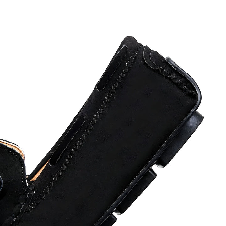 Gros plan d'un mocassin en cuir noir pour homme, montrant la couture décorative et la semelle texturée. Chaussure élégante et confortable., 45286749995189,45286750027957,45286750060725,45286750093493,45286750126261,45286750159029,45286750191797,45286750224565,45286750257333,45286750290101,45286750322869,45286750355637,45286750388405,45286750421173,45286750453941,45286750486709,45286750519477,45286750552245,45286750585013,45286750617781,45286750650549,45286750683317,45286750716085,45286750748853,452867
