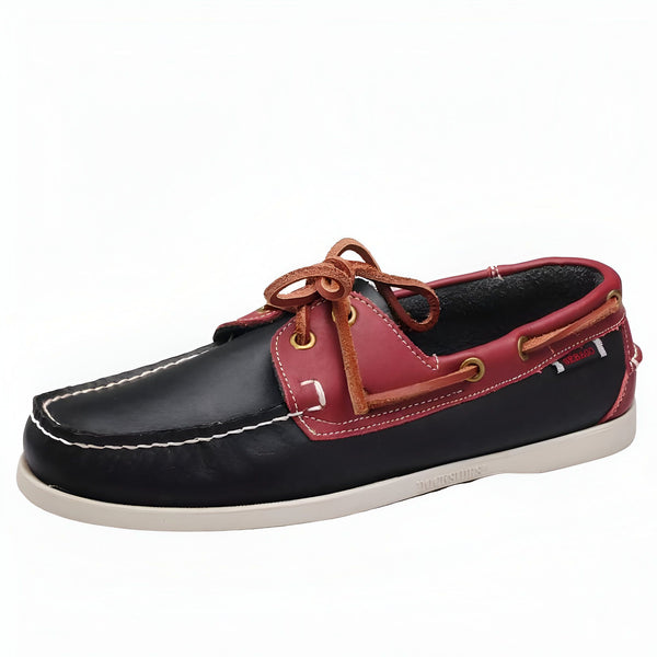 Mocassin bateau en cuir noir et rouge bordeaux, avec lacets en cuir marron noués. Chaussure décontractée, style nautique, avec semelle blanche. Idéal pour un look élégant et confortable., 45287041990837,45287042023605,45287042056373,45287042089141,45287042121909,45287042154677,45287042187445,45287042220213,45287042252981,45287042285749,45287042318517,45287042351285,45287042384053,45287042416821,45287042449589,45287042482357,45287042515125,45287042547893,45287042580661,45287042613429,45287042646197,4
