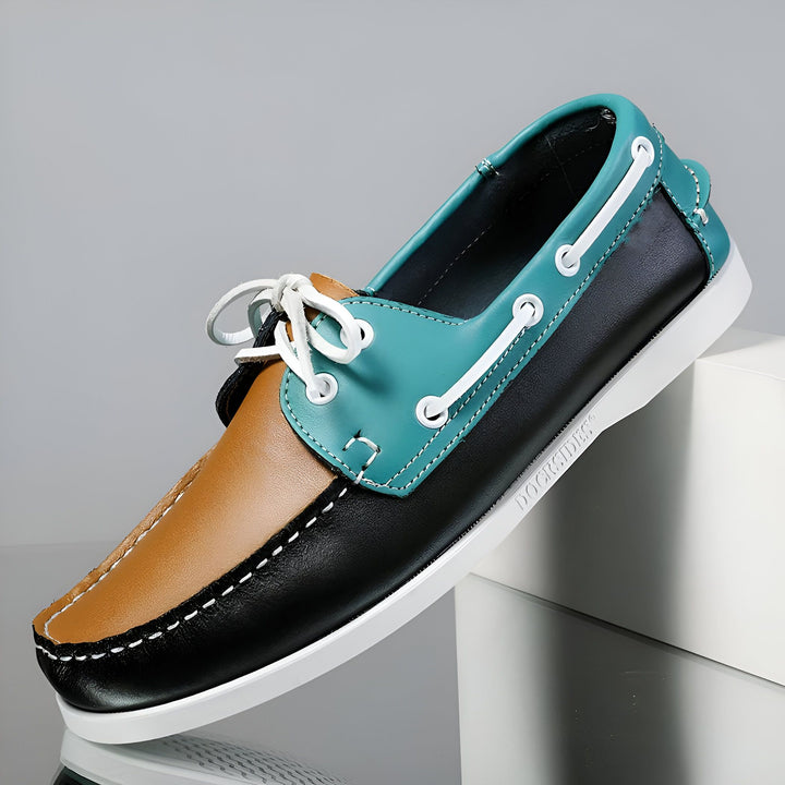 Chaussure bateau multicolore en cuir de la marque DOCKSDIES, avec lacets blancs. Détail des coutures blanches contrastantes et semelle blanche. Mode décontractée et élégante., 45287033274549,45287033307317,45287033340085,45287033372853,45287033405621,45287033438389,45287033471157,45287033503925,45287033536693,45287033569461,45287033602229,45287033634997,45287033667765,45287033700533,45287033733301,45287033766069,45287033798837,45287033831605,45287033864373,45287033929909,45287033962677,45287033995445