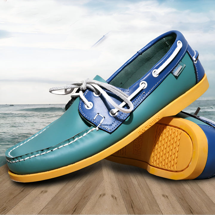 Chaussures bateau multicolores, bleu et turquoise, avec semelle jaune. Lacets blancs. Style nautique décontracté. Accessoire de mode idéal pour l'été. Design élégant et confortable., 45287025442997,45287025475765,45287025508533,45287025541301,45287025574069,45287025606837,45287025639605,45287025672373,45287025705141,45287025737909,45287025770677,45287025803445,45287025836213,45287025868981,45287025901749,45287025934517,45287025967285,45287026000053,45287026032821,45287026065589,45287026098357,45287