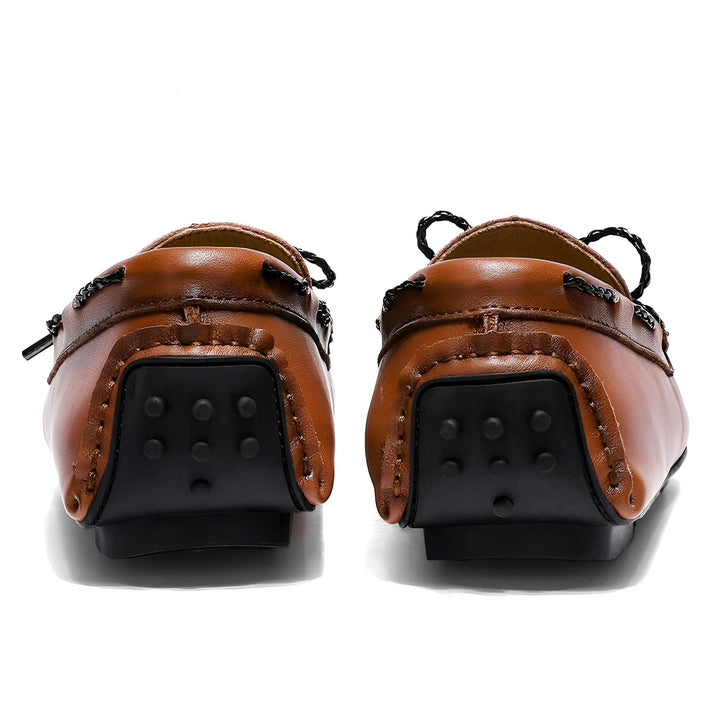 Vue arrière de deux mocassins en cuir marron avec semelles noires à picots. Chaussures pour hommes élégantes et confortables. Mode et accessoires., 45286749274293,45286749307061,45286749339829,45286749372597,45286749405365,45286749438133,45286749470901,45286749503669,45286749536437,45286749569205,45286749601973,45286749634741,45286749667509,45286749700277,45286749733045,45286749765813,45286749798581,45286749831349,45286749864117,45286749896885,45286749929653,45286749962421