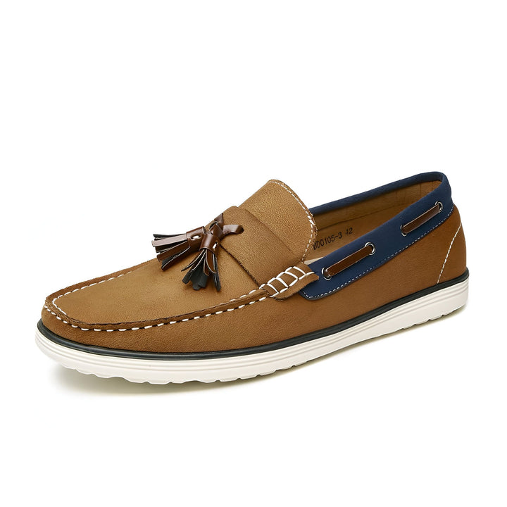 Mocassin homme marron en daim avec détails bleu marine et gland décoratif. Chaussure décontractée et élégante, idéale pour le printemps et l'été. Semelle blanche., 45287031046325,45287031079093,45287031111861,45287031144629,45287031177397,45287031210165,45287031242933,45287031275701,45287031308469,45287031341237,45287031374005,45287031406773,45287031439541,45287031472309,45287031505077,45287031537845,45287031570613,45287031603381,45287031636149,45287031668917,45287031701685,45287031734453,4528703