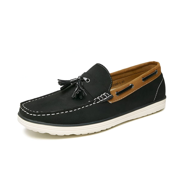 Mocassin pour homme en daim noir avec détails marron et glands décoratifs. Chaussure décontractée et élégante avec semelle blanche., 45287031046325,45287031079093,45287031111861,45287031144629,45287031177397,45287031210165,45287031242933,45287031275701,45287031308469,45287031341237,45287031374005,45287031406773,45287031439541,45287031472309,45287031505077,45287031537845,45287031570613,45287031603381,45287031636149,45287031668917,45287031701685,45287031734453,45287031767221,45287031799989