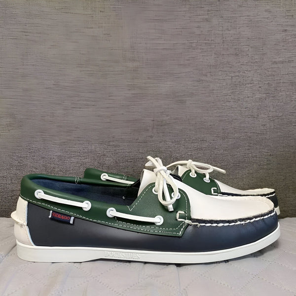 Paire de chaussures bateau Sebago Dockside tricolores (bleu marine, vert, blanc) avec lacets blancs. Chaussures en cuir classiques et élégantes pour homme., 45286753239221,45286753271989,45286753304757,45286753337525,45286753370293,45286753403061,45286753435829,45286753468597,45286753501365,45286753534133,45286753566901,45286753599669,45286753632437,45286753665205,45286753697973,45286753730741,45286753763509,45286753796277,45286753829045,45286753861813,45286753894581,45286753927349,45286753960117,452867