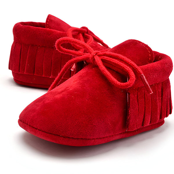 Paire de mocassins pour bébé rouges en suédine avec franges et lacets noués. Chaussons confortables et élégants pour les premiers pas., 45286838894773,45286838927541,45286838960309,45286838993077,45286839025845,45286839058613,45286839091381,45286839124149,45286839156917,45286839189685,45286839222453,45286839255221,45286839287989,45286839320757,45286839353525,45286839386293,45286839419061,45286839451829,45286839484597,45286839517365,45286839550133,45286839582901,45286839615669,45286839648437,45286839