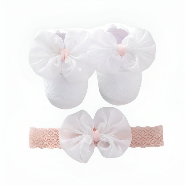 Ensemble pour bébé : chaussons blancs avec grands nœuds et bandeau rose en dentelle avec un nœud blanc assorti. Accessoires élégants pour nouveau-né., 45287070040245,45287070073013,45287070105781,45287070138549,45287070171317,45287070204085,45287070236853,45287070269621,45287070302389,45287070335157,45287070367925,45287070400693