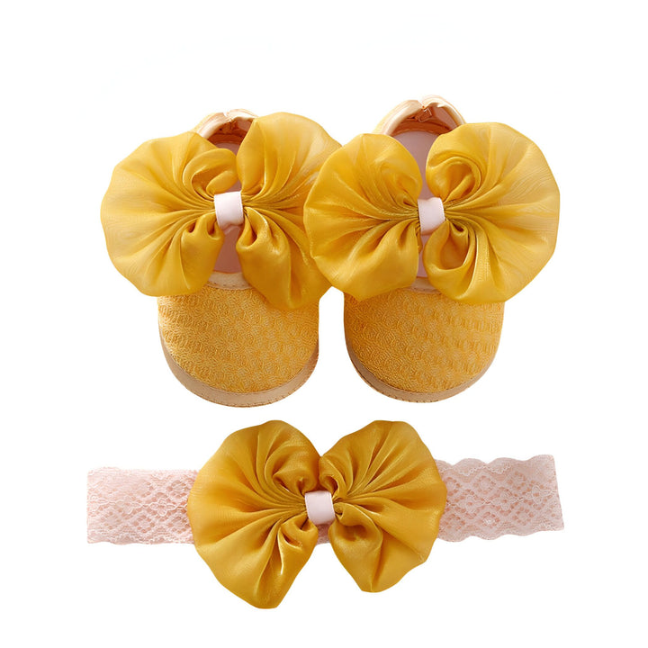 Chaussons de bébé jaunes avec de grands nœuds, accompagnés d'un bandeau assorti. Ensemble adorable pour les petites filles, parfait pour les occasions spéciales et les photos. Accessoires de mode pour bébés., 45287070040245,45287070073013,45287070105781,45287070138549,45287070171317,45287070204085,45287070236853,45287070269621,45287070302389,45287070335157,45287070367925,45287070400693