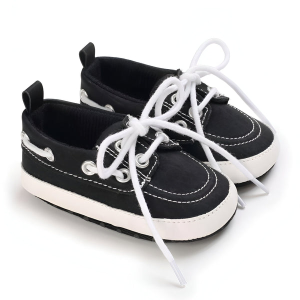 Chaussures de bébé noires et blanches à lacets. Mocassins mignons pour les petits pieds. Chaussures pour bébé à la mode et confortables., 45286825787573,45286825820341,45286825853109,45286825885877,45286825918645,45286825951413,45286825984181,45286826016949,45286826049717,45286826082485,45286826115253,45286826148021