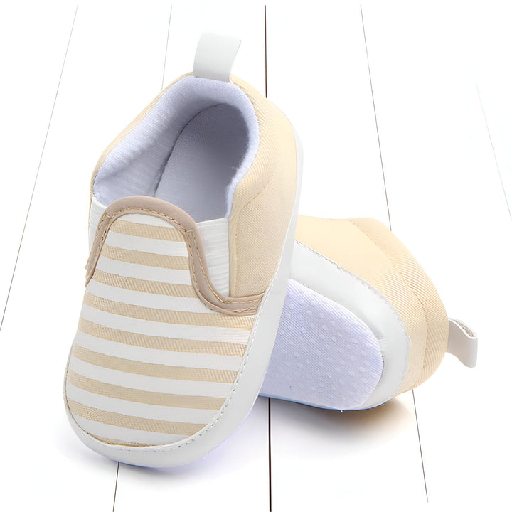 Chaussures bébé à rayures beiges et blanches, souples et confortables, parfaites pour les premiers pas. Semelles antidérapantes pour une sécurité accrue., 45286993297589,45286993330357,45286993363125,45286993395893,45286993428661,45286993461429,45286993494197,45286993526965,45286993559733