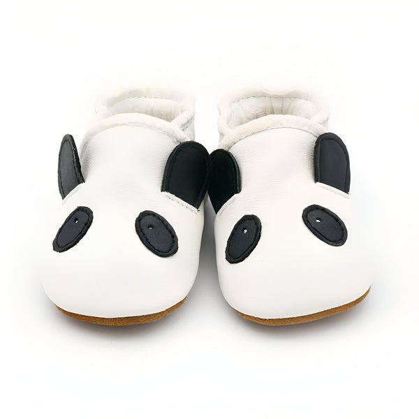 Chaussons pour bébé en cuir blanc, style panda, avec des oreilles et des yeux noirs. Mignons chaussons souples pour enfants., 45286949683381,45286949716149,45286949748917,45286949781685,45286949814453,45286949847221,45286949879989,45286949912757,45286949945525,45286949978293,45286950011061,45286950043829,45286950076597,45286950109365,45286950142133,45286950174901,45286950207669,45286950240437,45286950273205,45286950305973