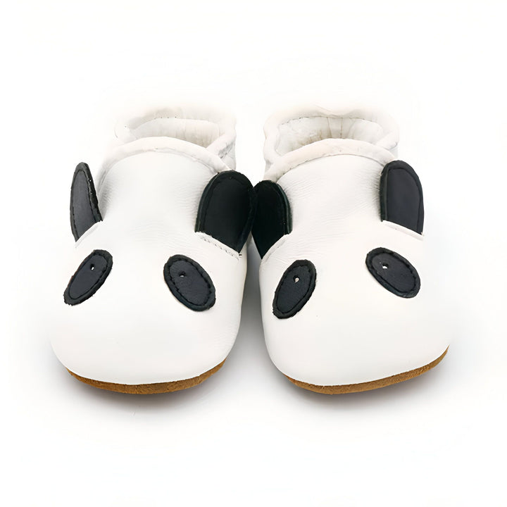 Chaussons pour bébé en cuir blanc, style panda, avec des oreilles et des yeux noirs. Mignons chaussons souples pour enfants., 45286949683381,45286949716149,45286949748917,45286949781685,45286949814453,45286949847221,45286949879989,45286949912757,45286949945525,45286949978293,45286950011061,45286950043829,45286950076597,45286950109365,45286950142133,45286950174901,45286950207669,45286950240437,45286950273205,45286950305973
