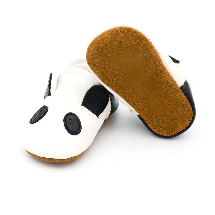 Chaussons pour bébé en cuir souple, motif panda. Chaussures confortables et mignonnes pour les premiers pas de bébé. Semelle antidérapante marron. Idéal comme cadeau de naissance., 45286949683381,45286949716149,45286949748917,45286949781685,45286949814453,45286949847221,45286949879989,45286949912757,45286949945525,45286949978293,45286950011061,45286950043829,45286950076597,45286950109365,45286950142133,45286950174901,45286950207669,45286950240437,45286950273205,45286950305973