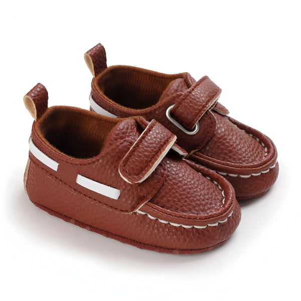 Chaussures pour bébé marron avec bande blanche et fermeture velcro, idéales pour les premiers pas. Style mocassin confortable et tendance., 45286826180789,45286826213557,45286826246325,45286826279093,45286826311861,45286826344629,45286826377397,45286826410165,45286826442933