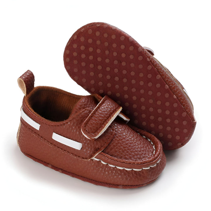 Chaussures bébé marron en similicuir avec fermeture velcro blanche et semelle à picots. Paire de mocassins pour enfant., 45286826180789,45286826213557,45286826246325,45286826279093,45286826311861,45286826344629,45286826377397,45286826410165,45286826442933