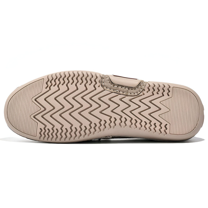 Vue du dessous d'une chaussure beige avec une semelle à motifs de vagues pour une bonne adhérence., 45286806192309,45286806225077,45286806257845,45286806290613,45286806323381,45286806356149,45286806388917,45286806421685