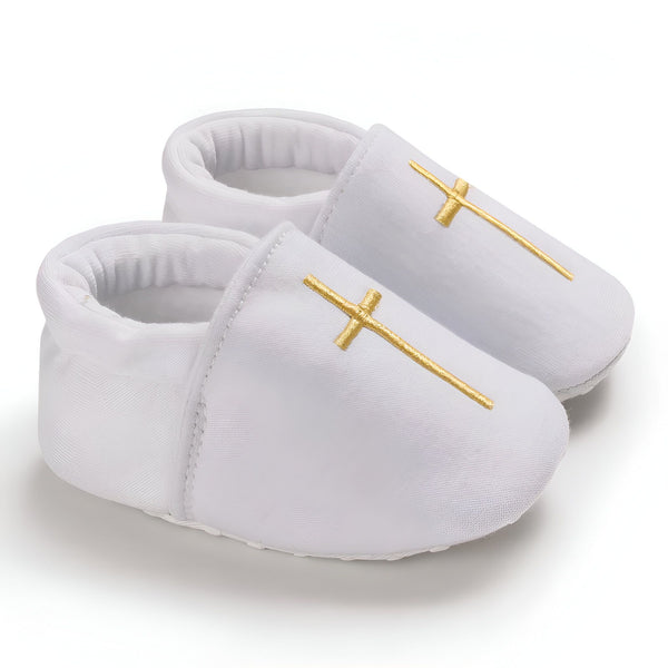 Chaussons blancs pour bébé avec croix dorée brodée, idéals pour le baptême ou une cérémonie religieuse. Confortables et élégants pour les premiers pas de votre enfant., 45286993592501,45286993625269,45286993658037,45286993690805,45286993723573,45286993756341