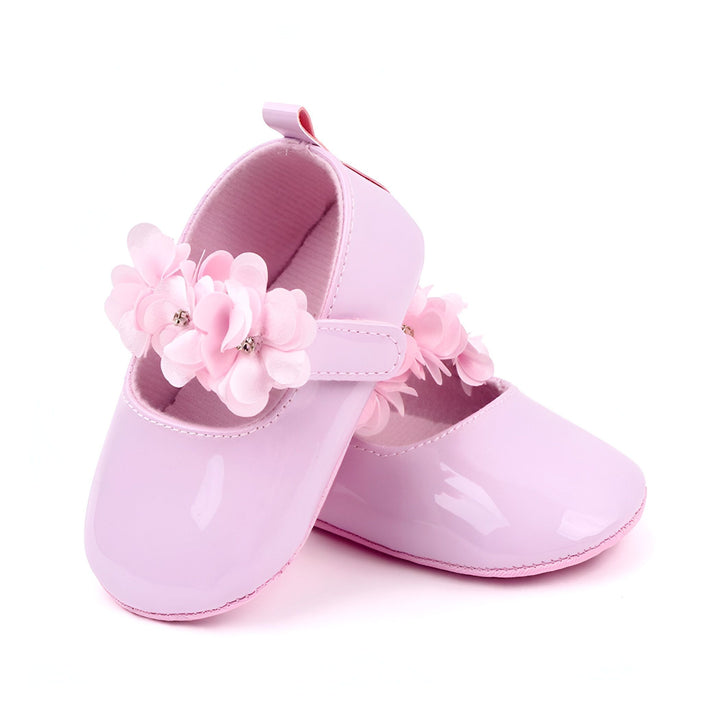 Chaussures de bébé vernies rose clair avec des fleurs roses décoratives, parfaites pour les premiers pas de votre enfant. Conception adorable et confortable., 45286846365877,45286846398645,45286846431413,45286846464181,45286846496949,45286846529717,45286846562485,45286846595253,45286846628021