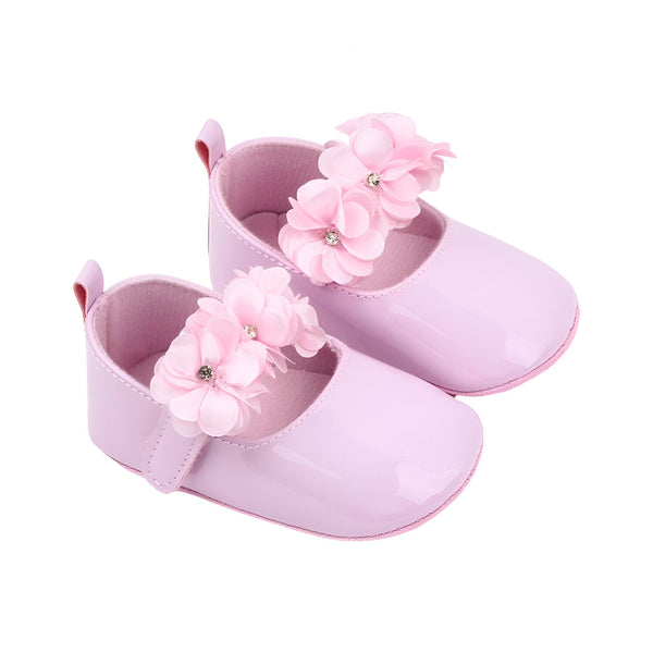 Deux chaussures pour bébé lilas vernies avec des fleurs roses décoratives. Parfaites pour une petite princesse., 45286846365877,45286846398645,45286846431413,45286846464181,45286846496949,45286846529717,45286846562485,45286846595253,45286846628021