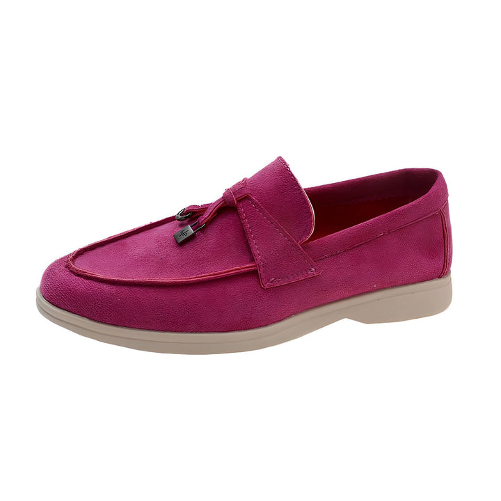 Mocassin fuchsia en daim synthétique avec semelle beige, orné d'un nœud et d'un pendentif décoratif. Chaussure décontractée et confortable., 45287098024117,45287098056885,45287098089653,45287098122421,45287098155189,45287098187957,45287098220725,45287098253493,45287098286261,45287098319029,45287098351797,45287098384565,45287098417333,45287098450101,45287098482869,45287098515637,45287098548405,45287098581173,45287098613941,45287098646709,45287098679477,45287098712245,45287098745013,45287098777781