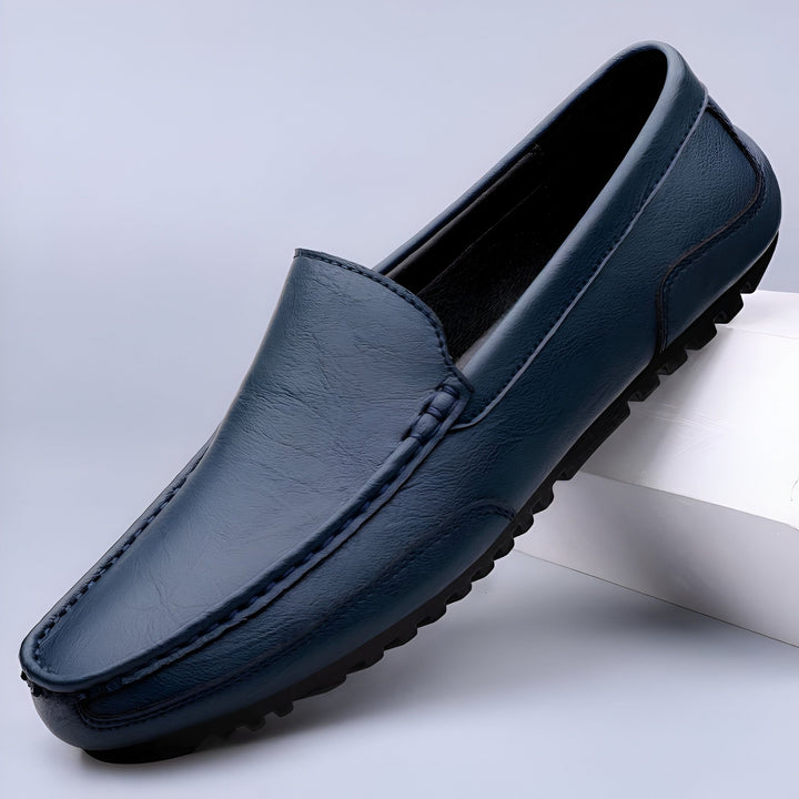 Mocassin en cuir bleu marine pour homme, style décontracté. Chaussure confortable et élégante., 45287131709621,45287131742389,45287131775157,45287131807925,45287131840693,45287131873461,45287131906229,45287131938997,45287131971765,45287132004533,45287132037301,45287132070069,45287132102837,45287132135605,45287132168373,45287132201141,45287132233909,45287132266677,45287132299445,45287132332213,45287132364981