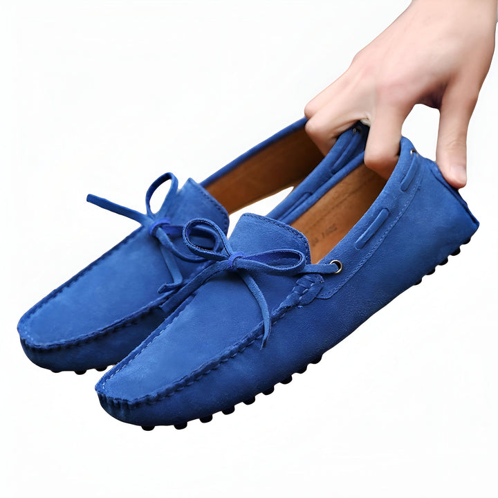 Mocassins bleus en daim tenus à la main. Chaussures décontractées pour hommes avec lacets décoratifs. Style élégant et confortable., 45287105790133,45287105822901,45287105855669,45287105888437,45287105921205,45287105953973,45287105986741,45287106019509,45287106052277,45287106085045,45287106117813,45287106150581,45287106183349,45287106216117,45287106248885,45287106281653,45287106314421,45287106347189,45287106379957,45287106412725,45287106445493,45287106478261,45287106511029,45287106543797,45287106576